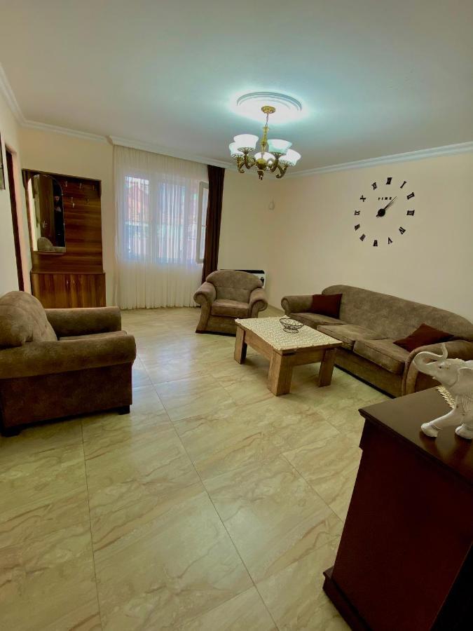 Family Home Μπατούμι Εξωτερικό φωτογραφία
